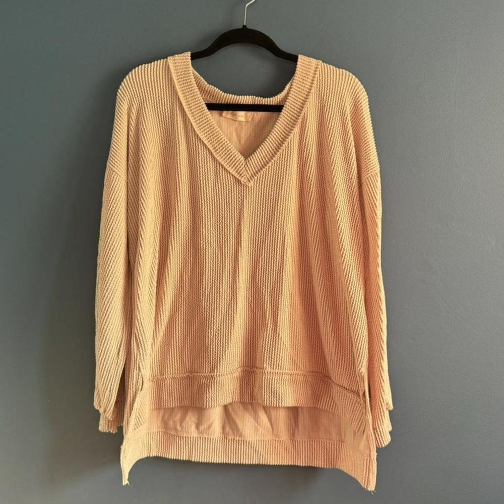 Altar'd State‎ Pullover Women's Size Smal Beige V neck Step Hem Textured Boho